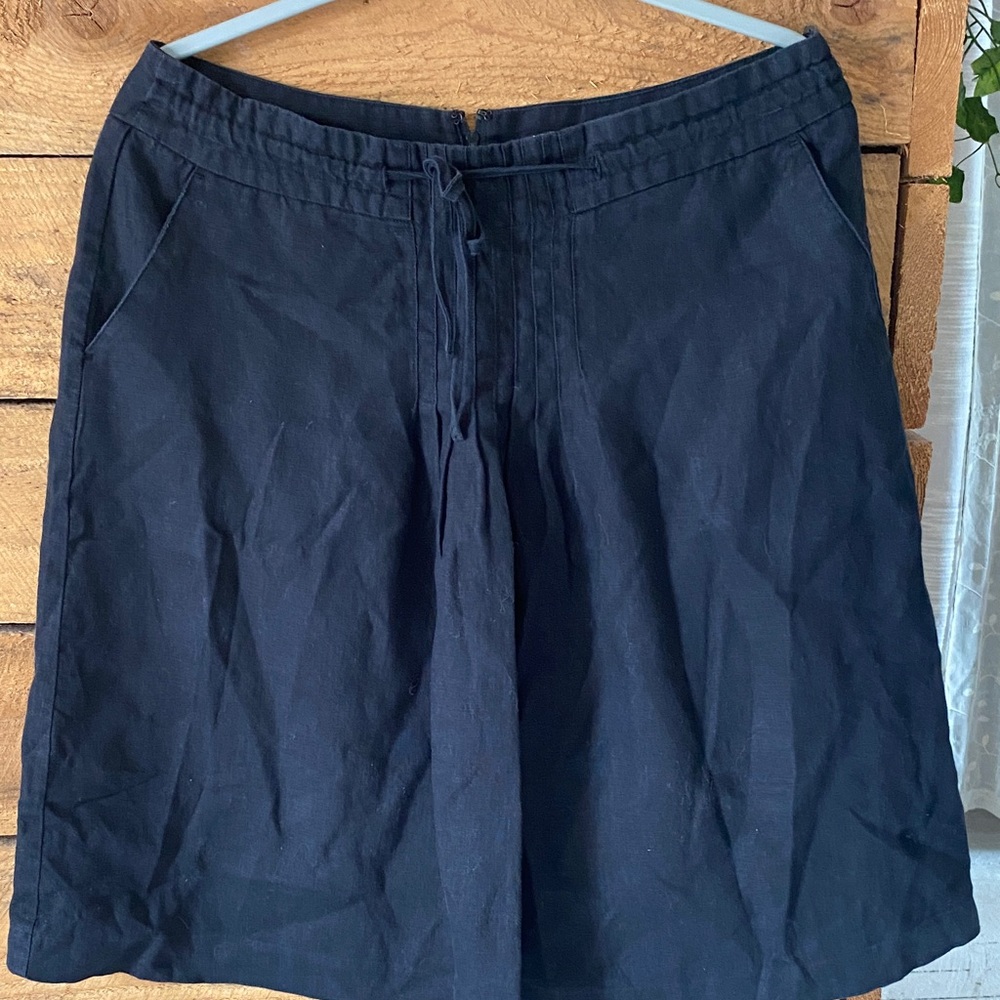 Orvis Black Midi Skort with Front Pleats and Drawstring